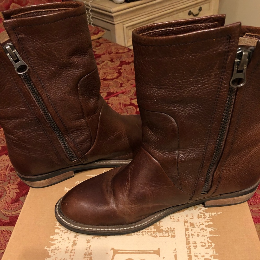 Latigo Brown Leather Boots